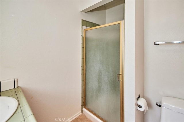 full bathroom featuring a shower stall and toilet