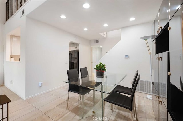 dining room with visible vents, baseboards, and recessed lighting