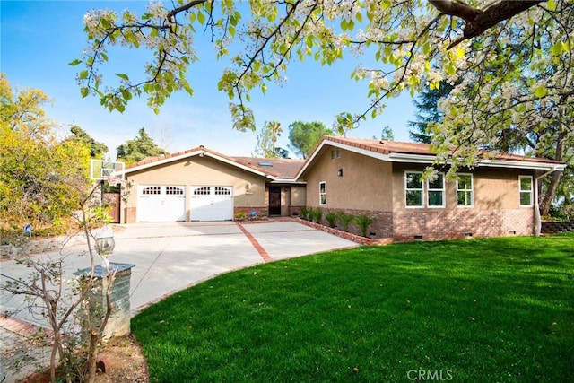 5386 Harter Ln, La Canada Flintridge, CA 91011 - ranch-style home with crawl space, stucco siding, a front yard, an attached garage, and concrete driveway