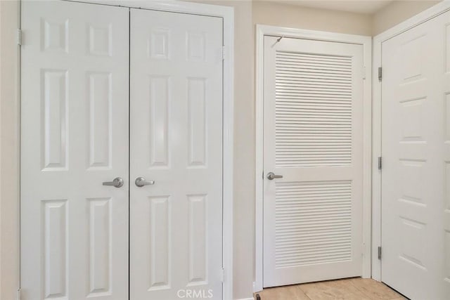 entryway featuring light tile patterned floors