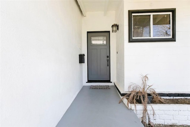 view of exterior entry featuring stucco siding