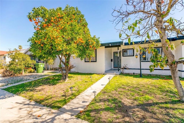 view of front facade featuring a front lawn and stucco siding