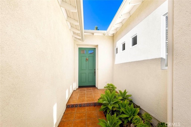 view of exterior entry with stucco siding