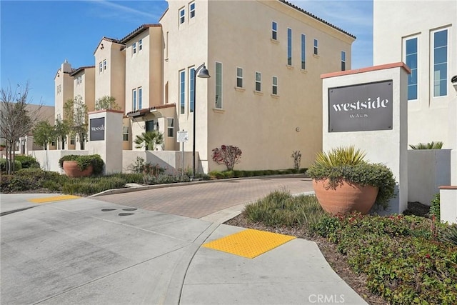 view of building exterior featuring a residential view