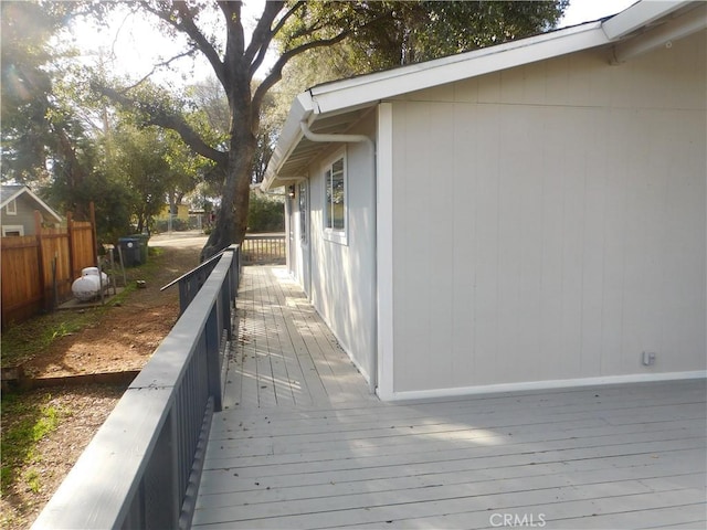 14370 Ridge Rd, Clearlake, CA 95422 - wooden deck with fence