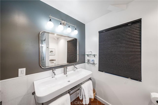 bathroom featuring a sink