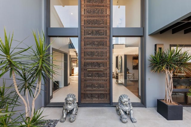 view of exterior entry with stucco siding