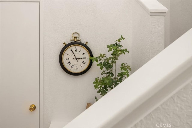 interior details featuring a textured wall