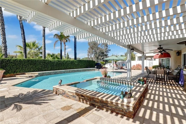 view of pool featuring ceiling fan, a patio, outdoor dining area, fence, and a pool with connected hot tub