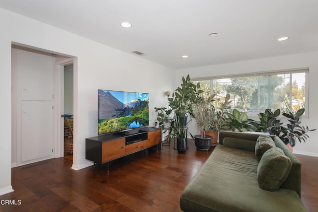 living area with dark wood-style floors, recessed lighting, visible vents, and baseboards