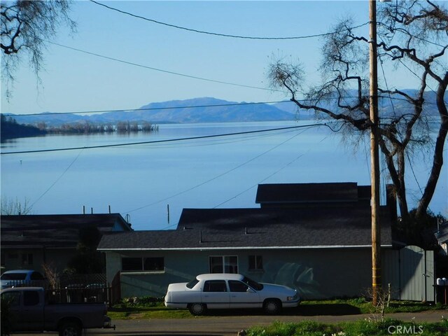 water view featuring a mountain view