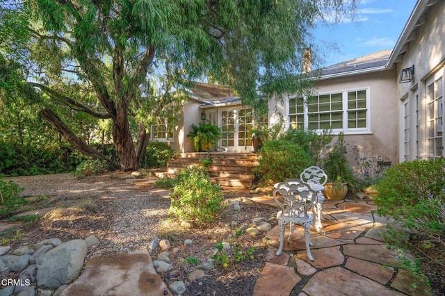 view of yard featuring a patio