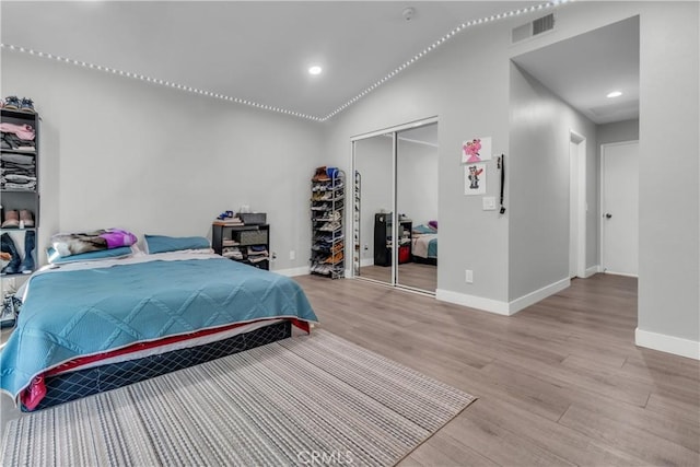 bedroom with light wood finished floors, baseboards, visible vents, a closet, and recessed lighting