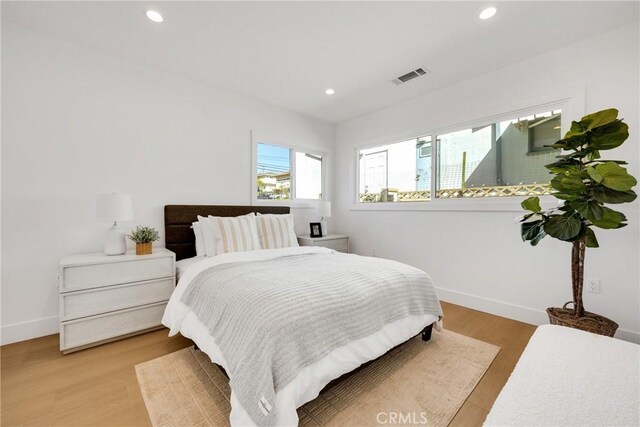 bedroom with recessed lighting, baseboards, visible vents, and light wood-type flooring