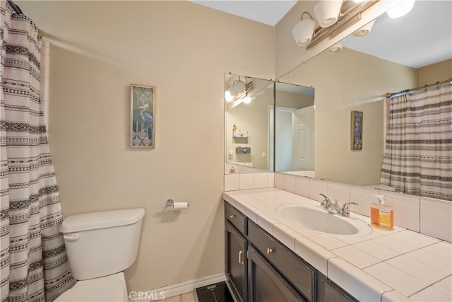 250 Stagecoach Rd, Arroyo Grande, CA 93420 - full bath with toilet, vanity, baseboards, and curtained shower
