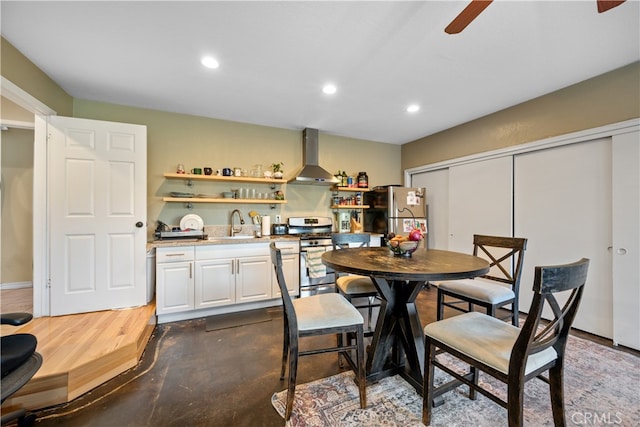 dining space featuring ceiling fan and recessed lighting