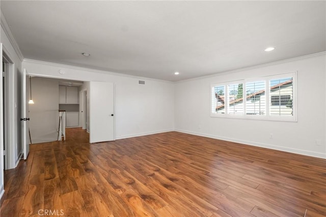 empty room with dark wood-style floors, recessed lighting, crown molding, and baseboards