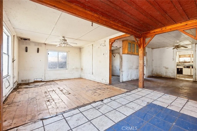 empty room with a ceiling fan