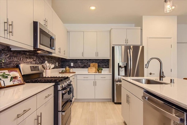 35107 Rangpur Ln, Fallbrook, CA 92028 - kitchen featuring appliances with stainless steel finishes, a sink, tasteful backsplash, light wood-style flooring, and recessed lighting