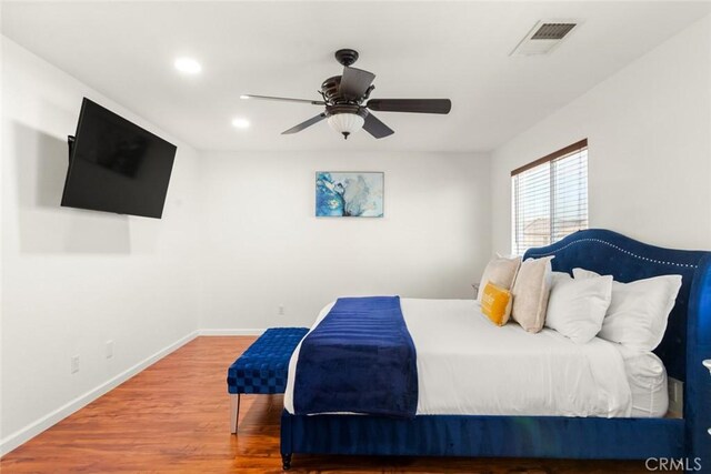 bedroom featuring baseboards, visible vents, ceiling fan, wood finished floors, and recessed lighting