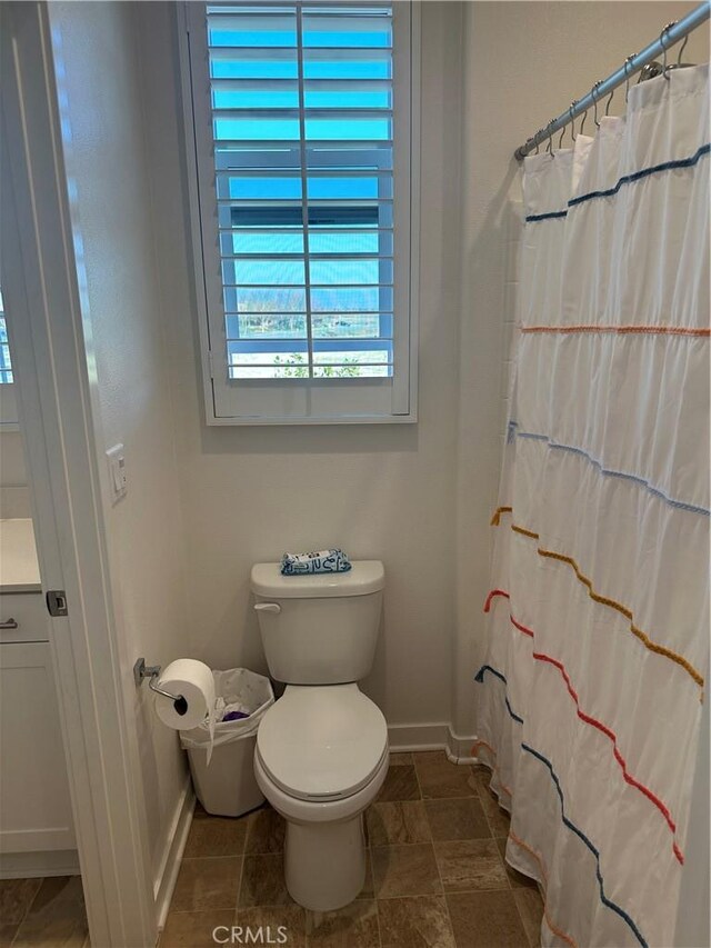 13906 Gazania Ln, Fontana, CA 92336 - bathroom with baseboards and curtained shower