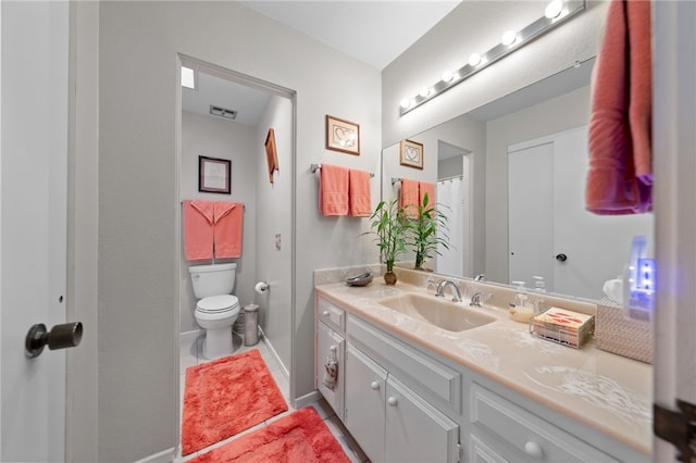 full bath featuring tile patterned flooring, toilet, visible vents, vanity, and baseboards