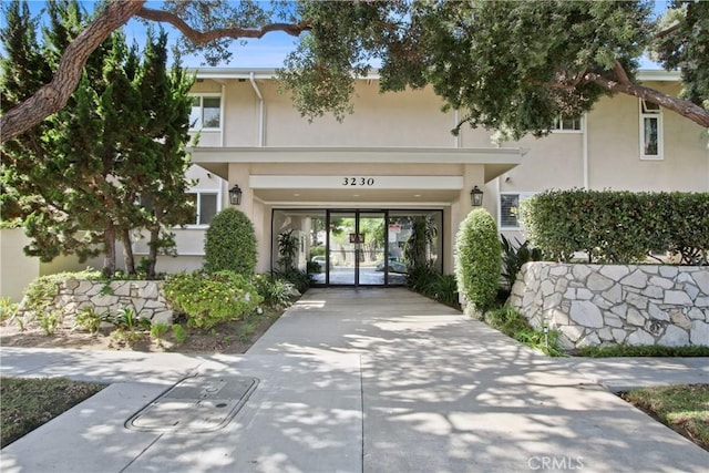 property entrance with stucco siding