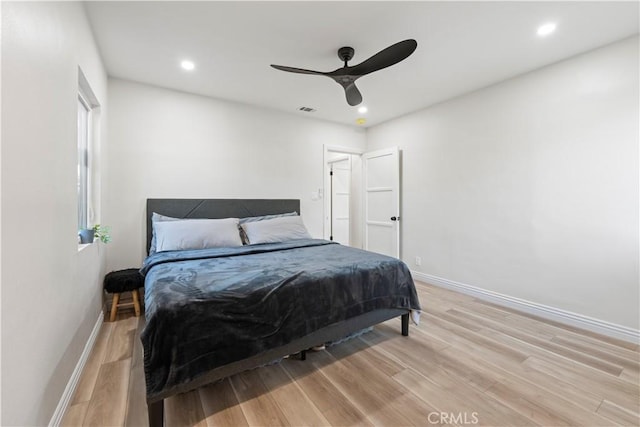 bedroom featuring light wood-style floors, baseboards, visible vents, and recessed lighting