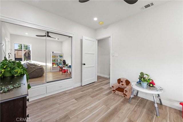 sitting room with light wood-type flooring, baseboards, visible vents, and recessed lighting