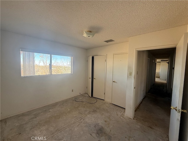 unfurnished bedroom featuring a textured ceiling