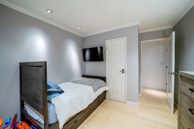 bedroom with light wood finished floors, baseboards, ornamental molding, and recessed lighting