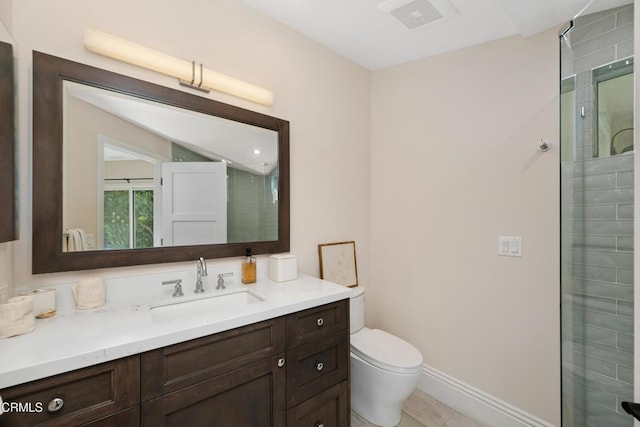 full bath with a shower with shower door, toilet, visible vents, vanity, and baseboards