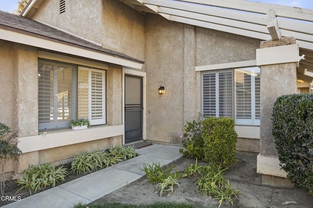 property entrance featuring stucco siding