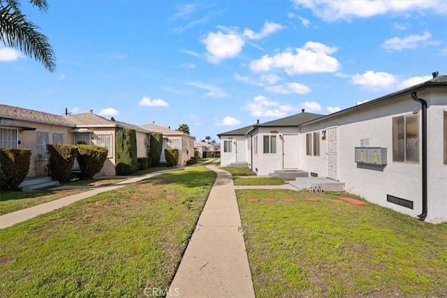 view of yard featuring a residential view