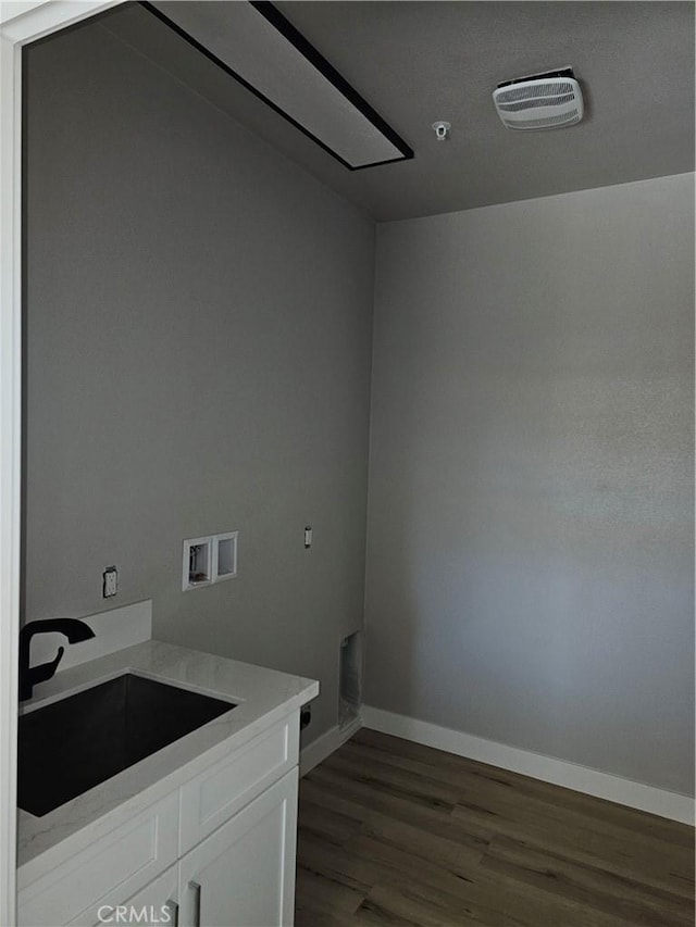 clothes washing area featuring hookup for a washing machine, dark wood-style flooring, a sink, visible vents, and baseboards