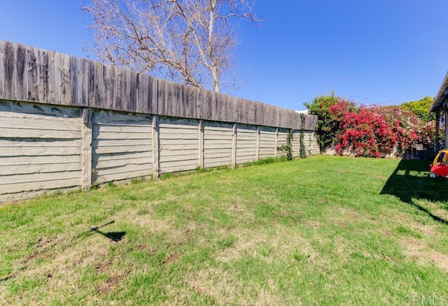 view of yard featuring a fenced backyard