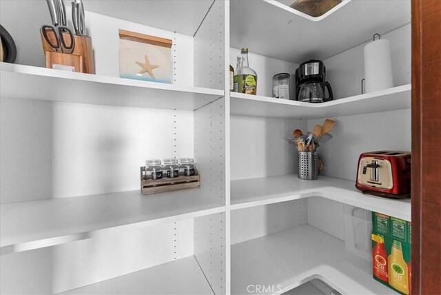 31422 Ceanothus Dr, Laguna Beach, CA 92651 - view of pantry