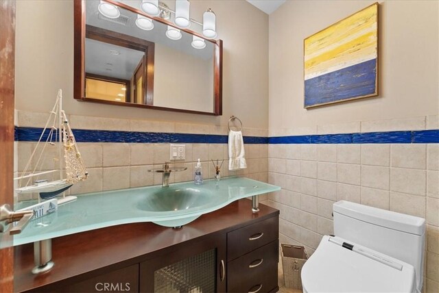 31422 Ceanothus Dr, Laguna Beach, CA 92651 - bathroom featuring tile walls, vanity, and wainscoting