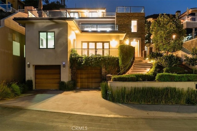 31422 Ceanothus Dr, Laguna Beach, CA 92651 - view of front facade with stucco siding, an attached garage, and driveway