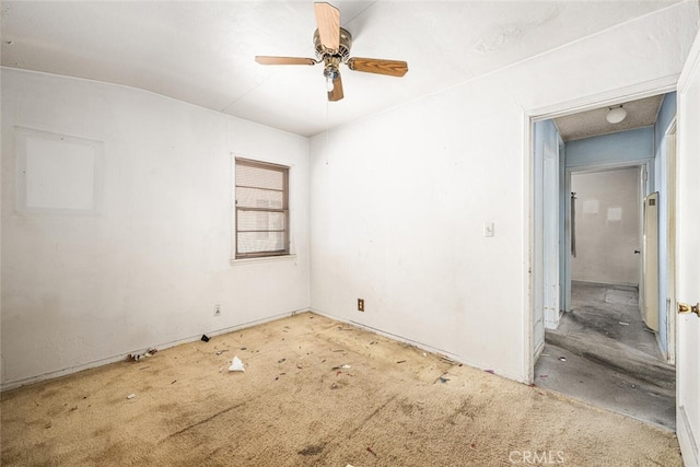 empty room with a ceiling fan