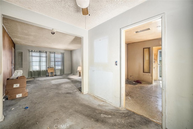 spare room featuring ceiling fan and a textured ceiling