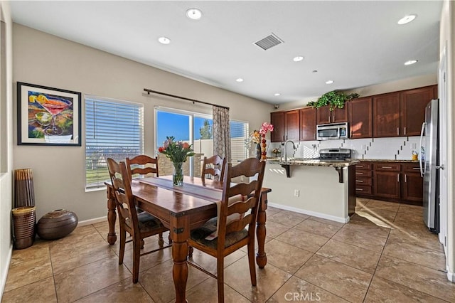 dining space with baseboards, light tile patterned flooring, visible vents, and recessed lighting