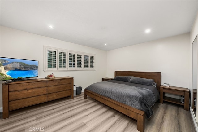 bedroom featuring light wood finished floors and recessed lighting