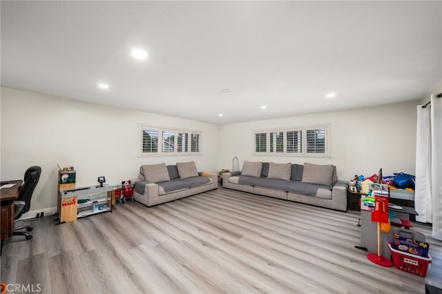 living area featuring light wood-style floors, recessed lighting, and a healthy amount of sunlight