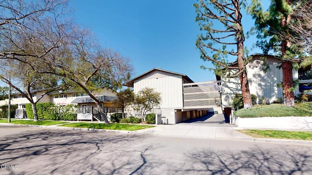 view of front of home featuring driveway