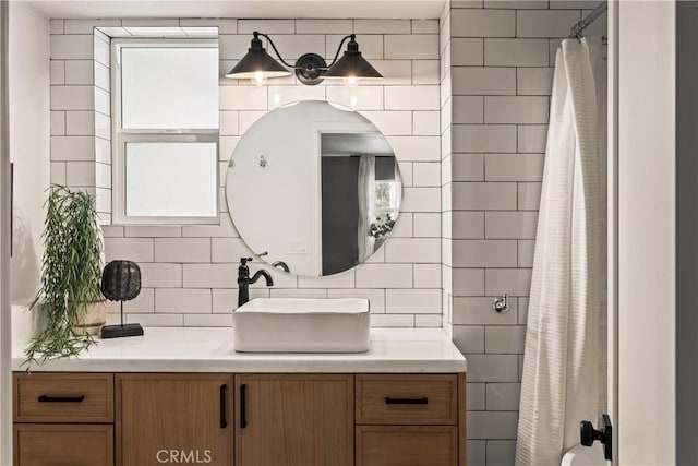 1149 Scenic Way, Rimforest, CA 92378 - full bath featuring tile walls, backsplash, vanity, and a shower with curtain