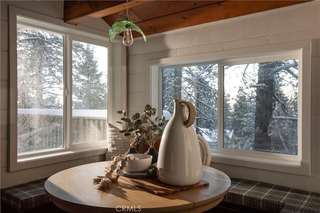 1149 Scenic Way, Rimforest, CA 92378 - detailed view of beamed ceiling