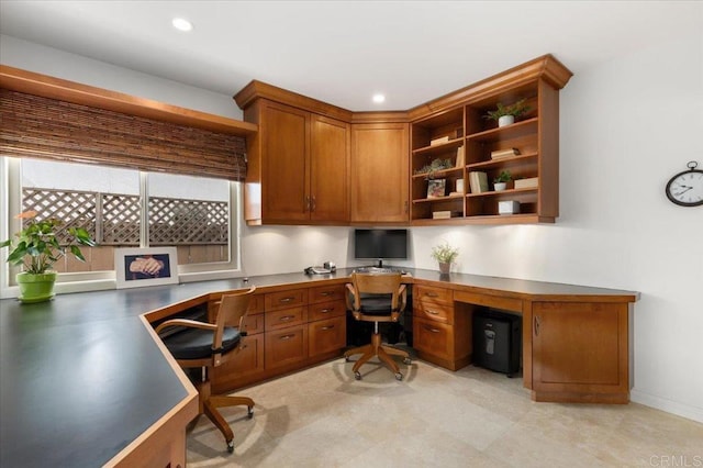 office featuring recessed lighting, baseboards, and built in study area