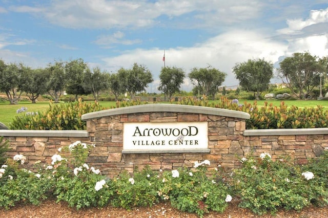 view of community / neighborhood sign