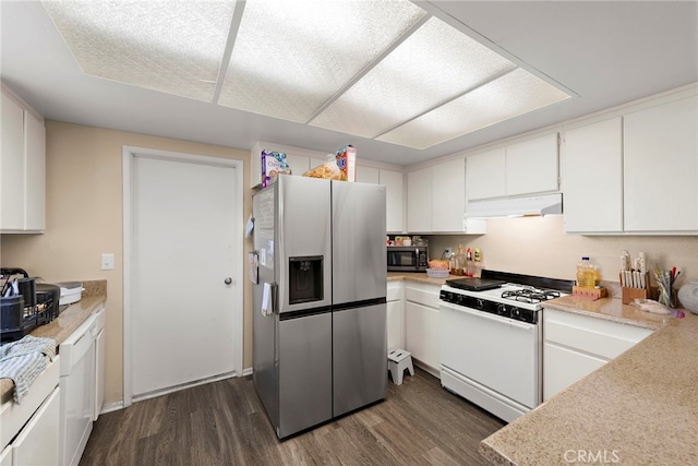 kitchen featuring under cabinet range hood, dark wood finished floors, stainless steel appliances, and light countertops